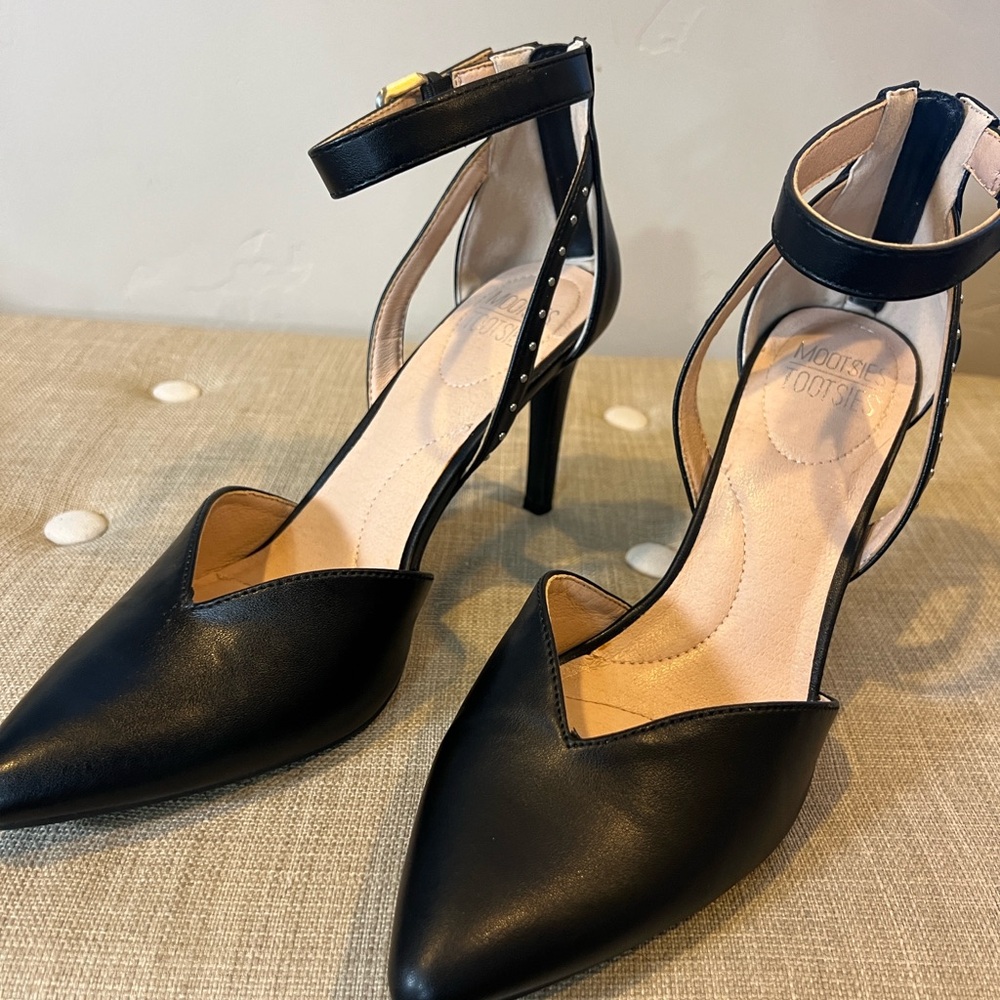 Mootsies Tootsies Black Strappy Heels/New
